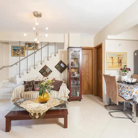Rena's Paradise House